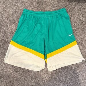 Nike shorts size XL